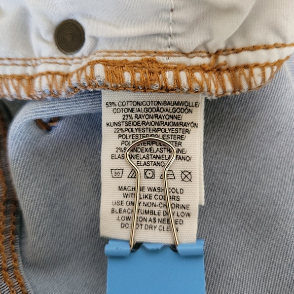 Free People Low-rise, light wash Skinny Jeans, size 26 - Picture 8 of 8